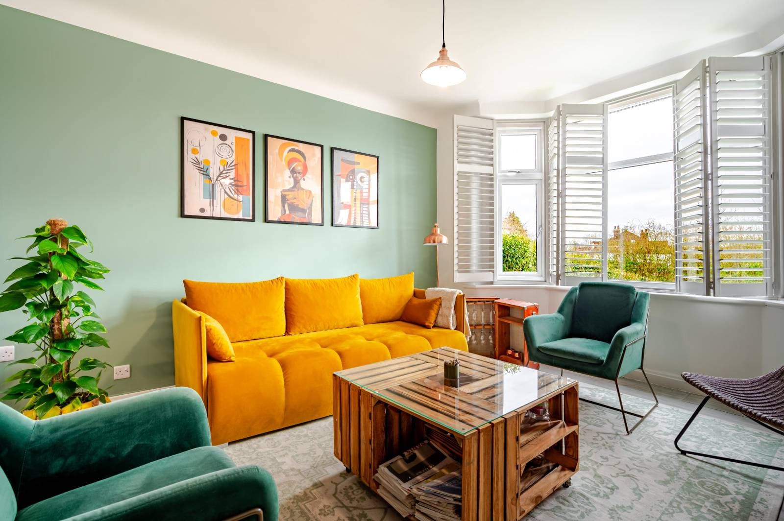 Boldly staged living space